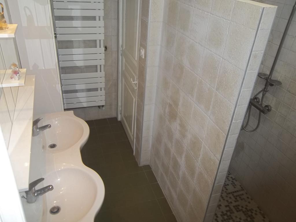 B&B Le Petit Frigouye Rochefort du Gard Ruang foto