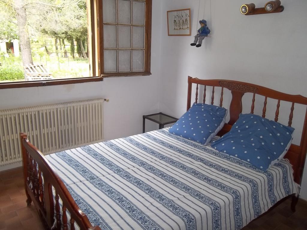 B&B Le Petit Frigouye Rochefort du Gard Ruang foto
