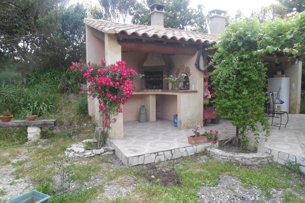 B&B Le Petit Frigouye Rochefort du Gard Bagian luar foto