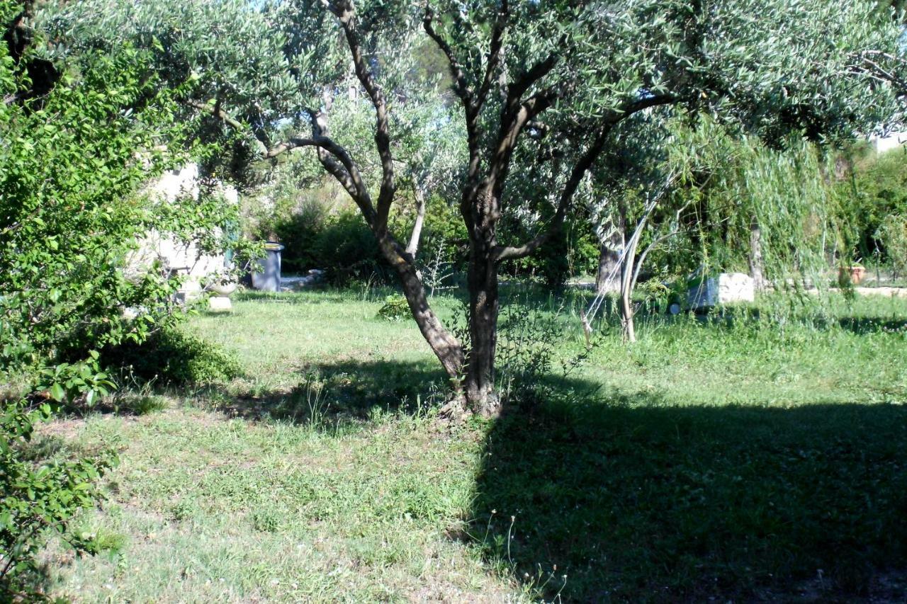 B&B Le Petit Frigouye Rochefort du Gard Bagian luar foto