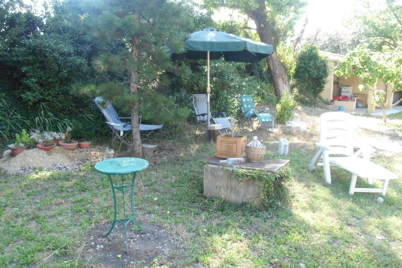 B&B Le Petit Frigouye Rochefort du Gard Bagian luar foto