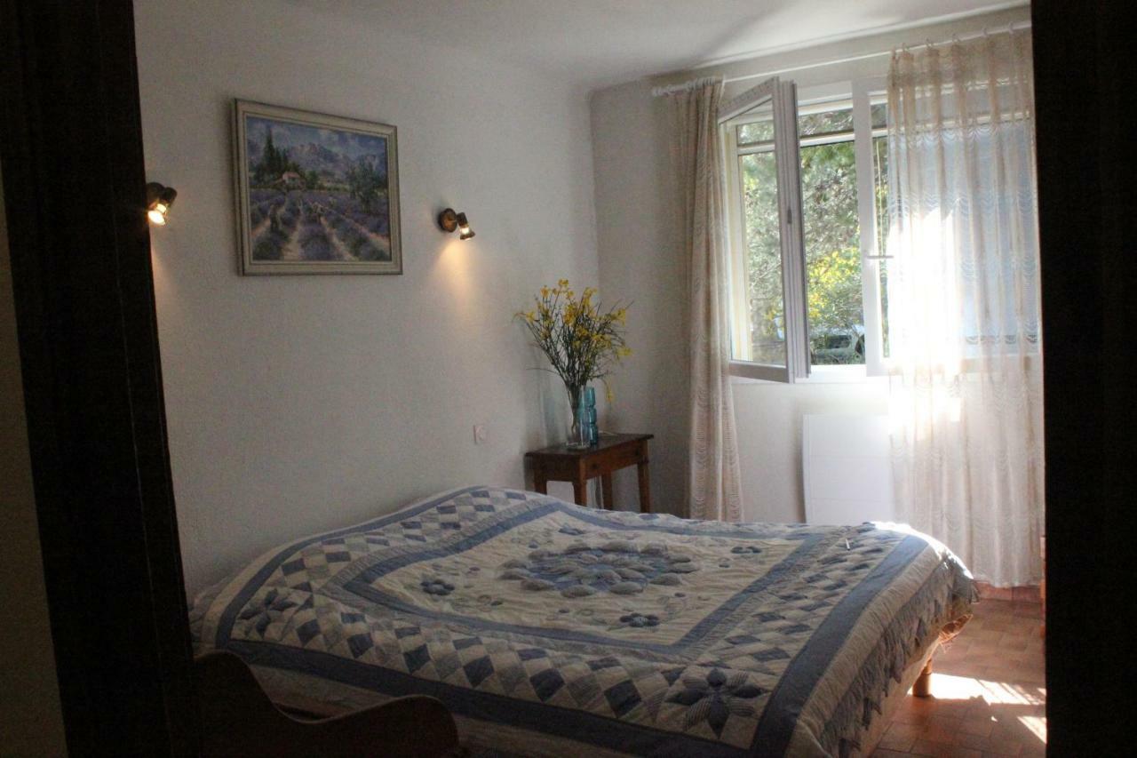 B&B Le Petit Frigouye Rochefort du Gard Bagian luar foto